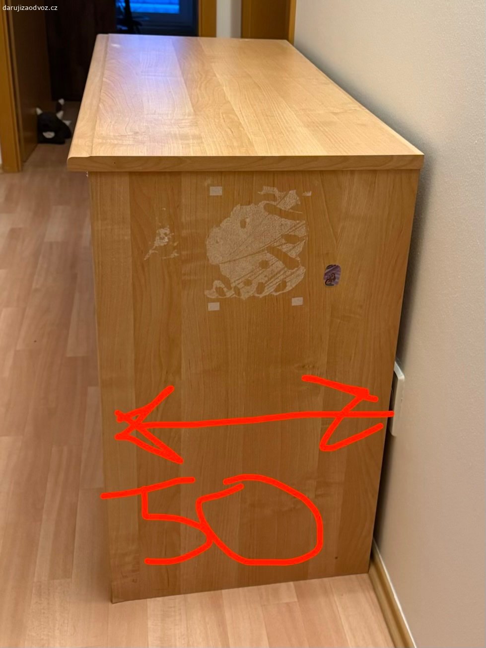 Daruji komodu za odvoz. Starší komoda, dřevotříska. Daruji za odvoz. Rozměry viz foto.