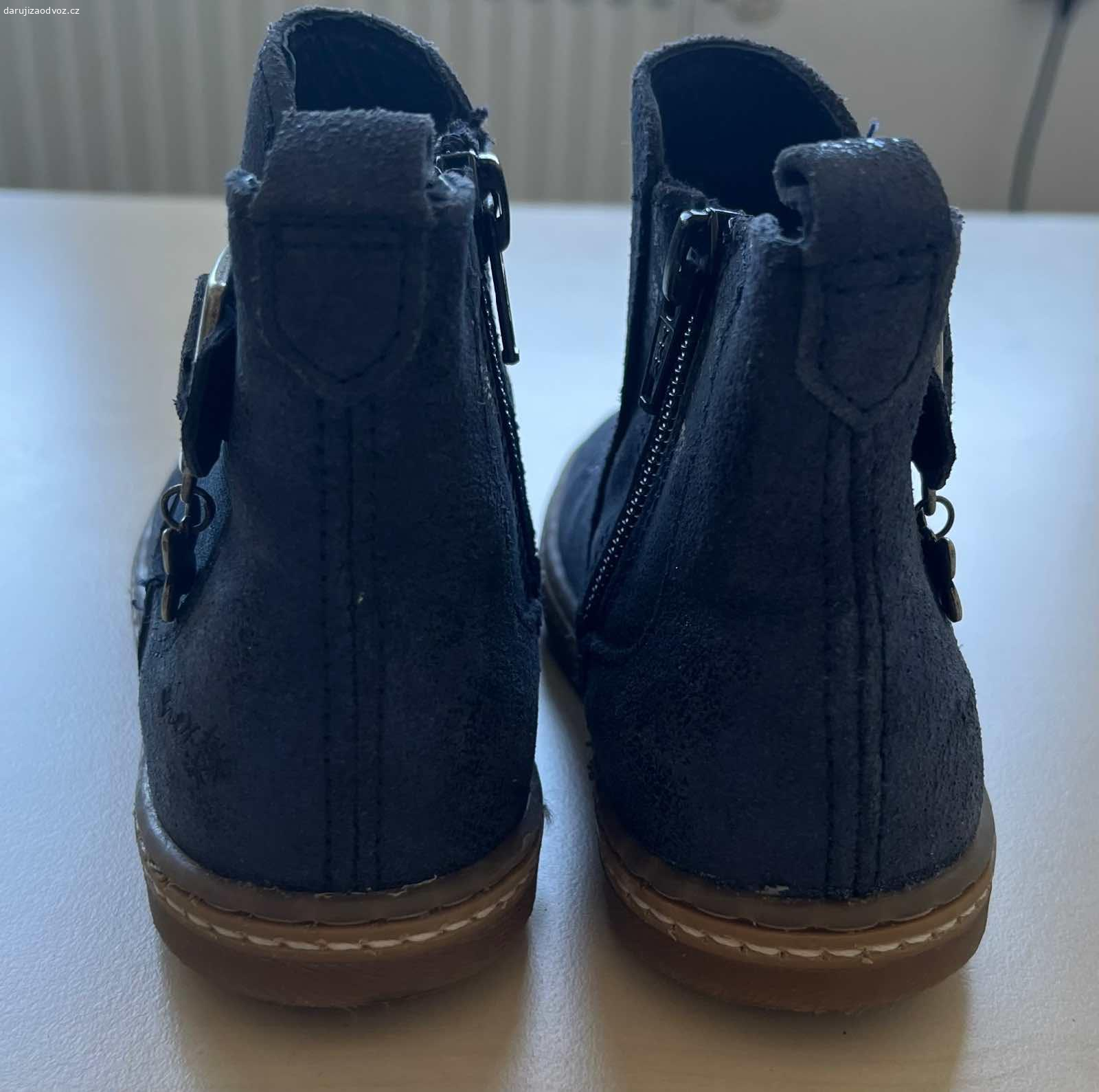 Daruji kotnikove boty modre vel.25,5. Midre kozene kotnikove boty. Nezateplene. Mohu i zadlat.
J vyzvednuti po -ct 9-16 hod Michle