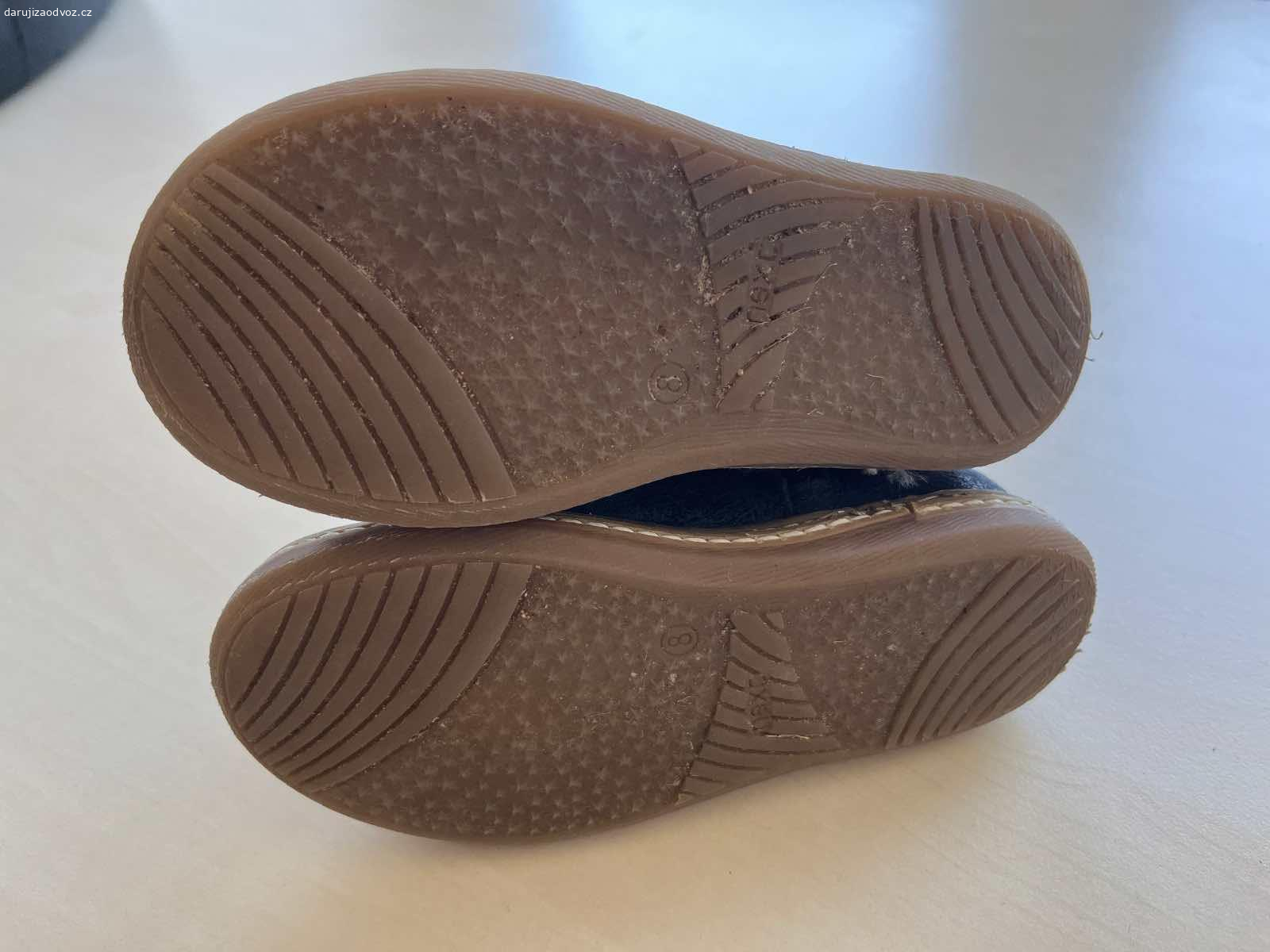 Daruji kotnikove boty modre vel.25,5. Midre kozene kotnikove boty. Nezateplene. Mohu i zadlat.
J vyzvednuti po -ct 9-16 hod Michle