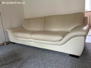 Daruji koženkovou sedačku a stolek