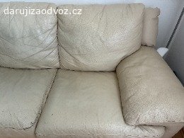 Daruji koženou sedačku. Daruji za odvoz béžovou koženou sedačku vel.230x90cm, hloubka sedáku cca.63cm. Velmi zachovalá, rozkládací, kůže je mírně poškrábaná. 

Pokud by byl zájem, je možnost dokoupit 2 taburety ve stejné barvě (jako nové, nepoškozené), vel. 64x64cm, cena za 2ks - 1000,-Kč