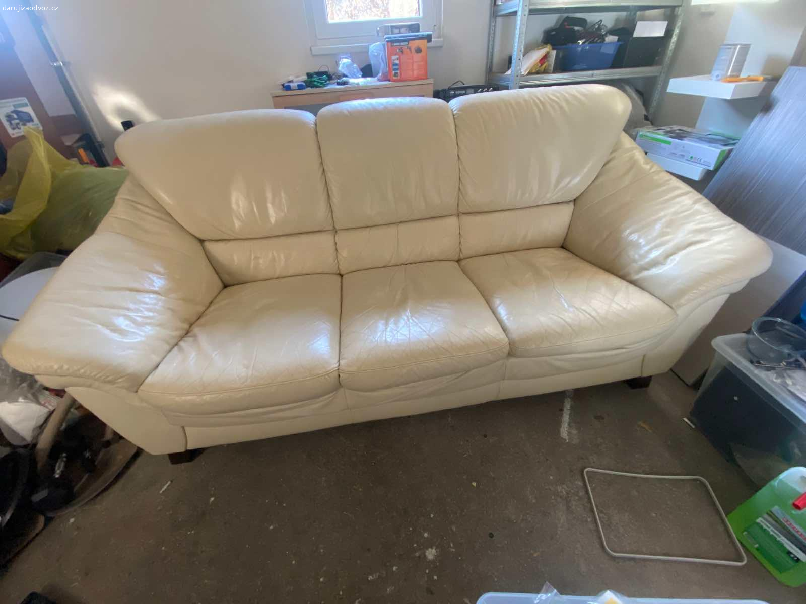 Daruji Kožený gauč. Daruji používaný gauč viz foto.
rozměry gauče š: 205, H: 90
na gauči známky používání (popraskaná kůže)
jinak bez vady.
pouze vlastní odvoz. S naložením pomůžu
POUZE VOLAT!
ps: není rozkládací