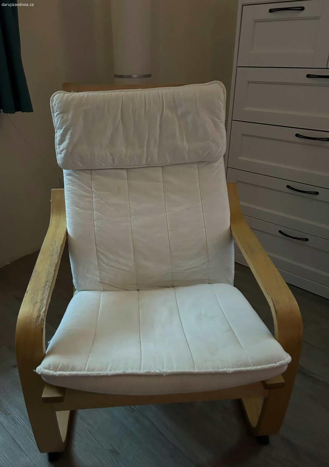 Daruji kreslo Ikea. Daruji kreslo, je v pořádku, jen má okousana madla od štěněte