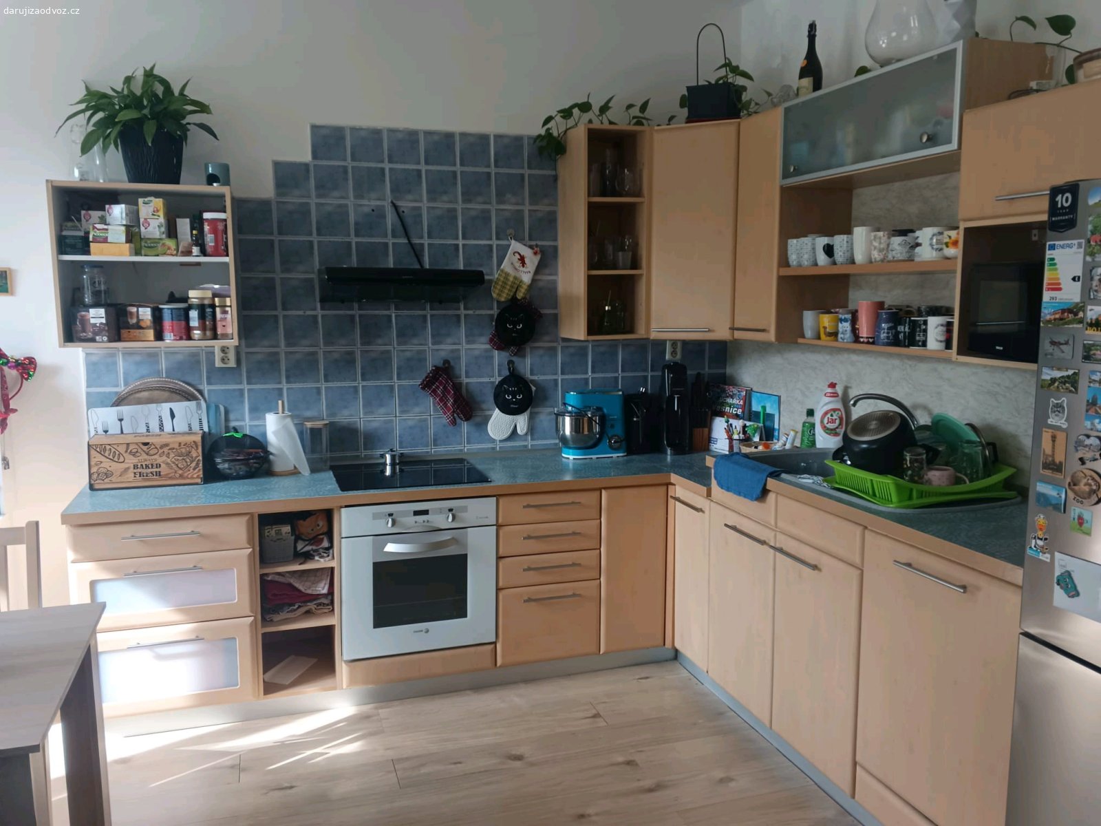 Daruji kuchyňskou linku. Kuchyňská linka rozměry - 240x280cm.
Daruji kuchyňskou linku bez spotřebičů, potřebovala bych zda by si ji někdo mohl odvést během zítřka 26.5. Linka je použitá a dobrém stavu. Součástí bude i dřez.