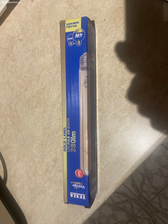 Daruji LED filamentovou žárovku Tesla