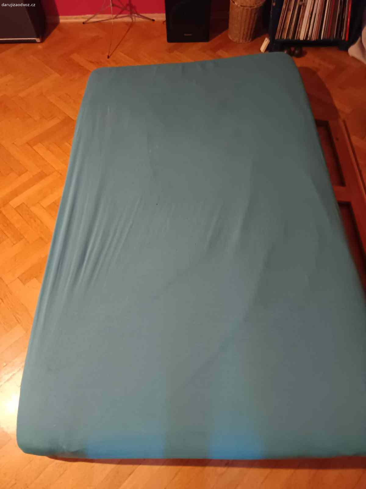 Daruji matraci 120x200cm. Dobrý den, darujeme matraci 120x200 cm, cca 5 let používanou, typ MATRACE viz FOTO. Matraci jsem tehdy dostala, tak bližší informace vlastně neznám.