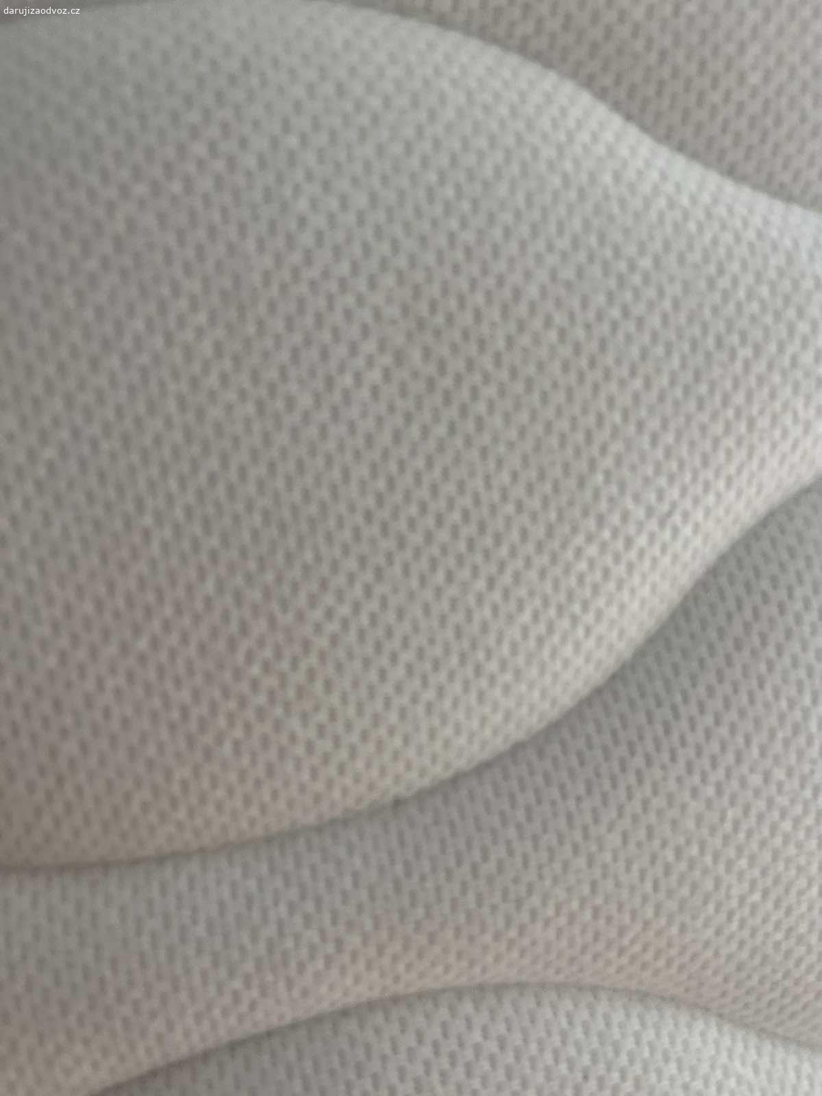 Daruji matraci Ikea 140x200, Praha 10. Dobrý den, daruji za odvoz matraci Ikea, typ VAGSTRANDA, rozměr 140x200x28 cm. Používána cca 3 roky. Matrace nemá žádné poškození ani proleženiny. Praha 10, Zabehlice.