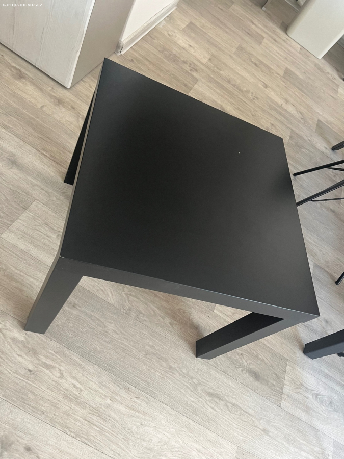 Daruji menší IKEA stolek