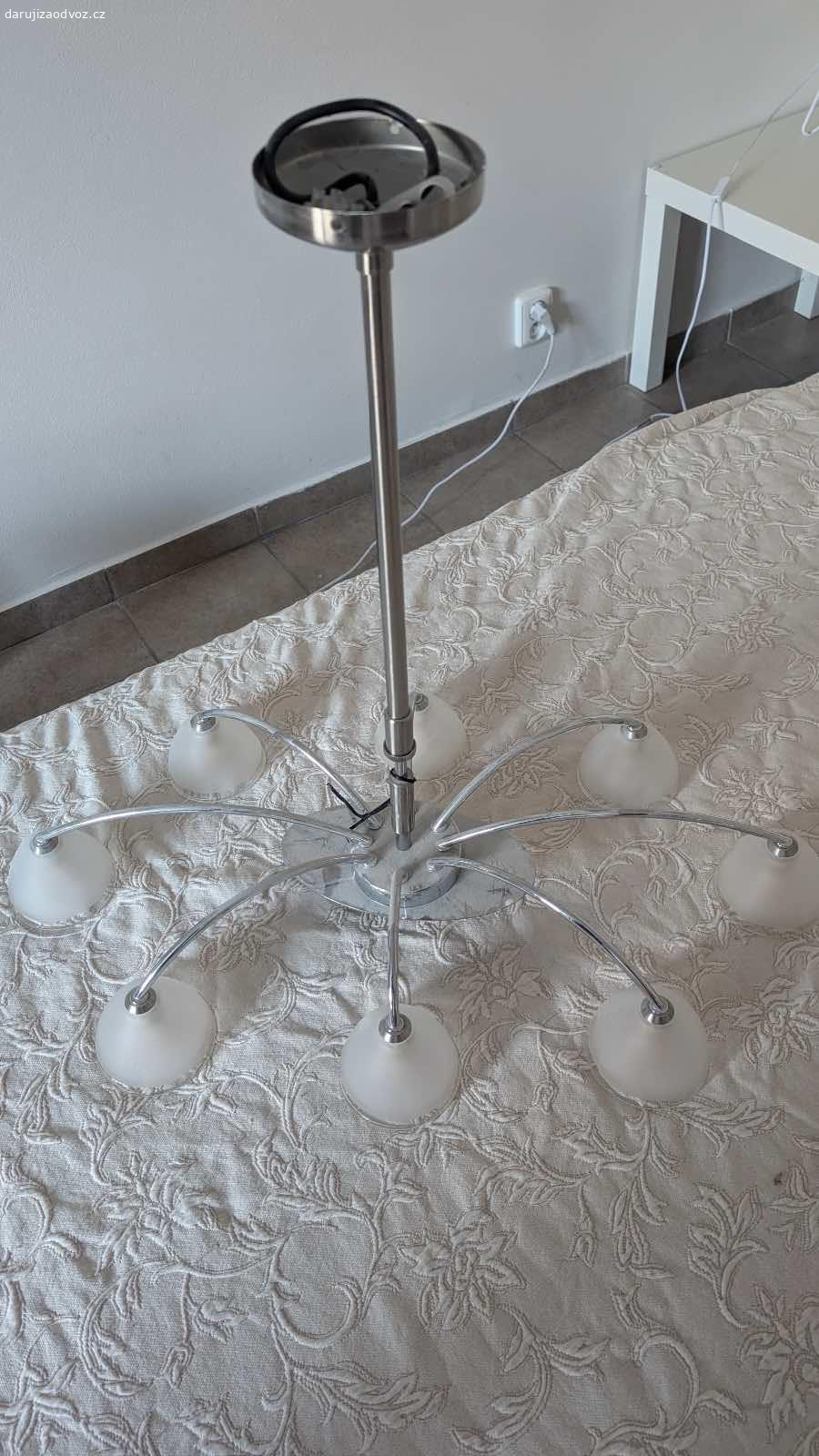 Daruji nabytek a svetla. Daruji za odvoz. V pripade zajmu piste email/sms.