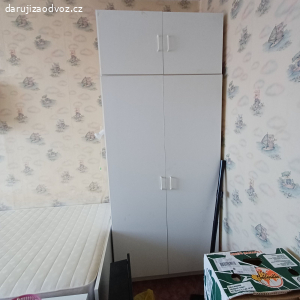 Daruji nábytek do dětského pokoje.