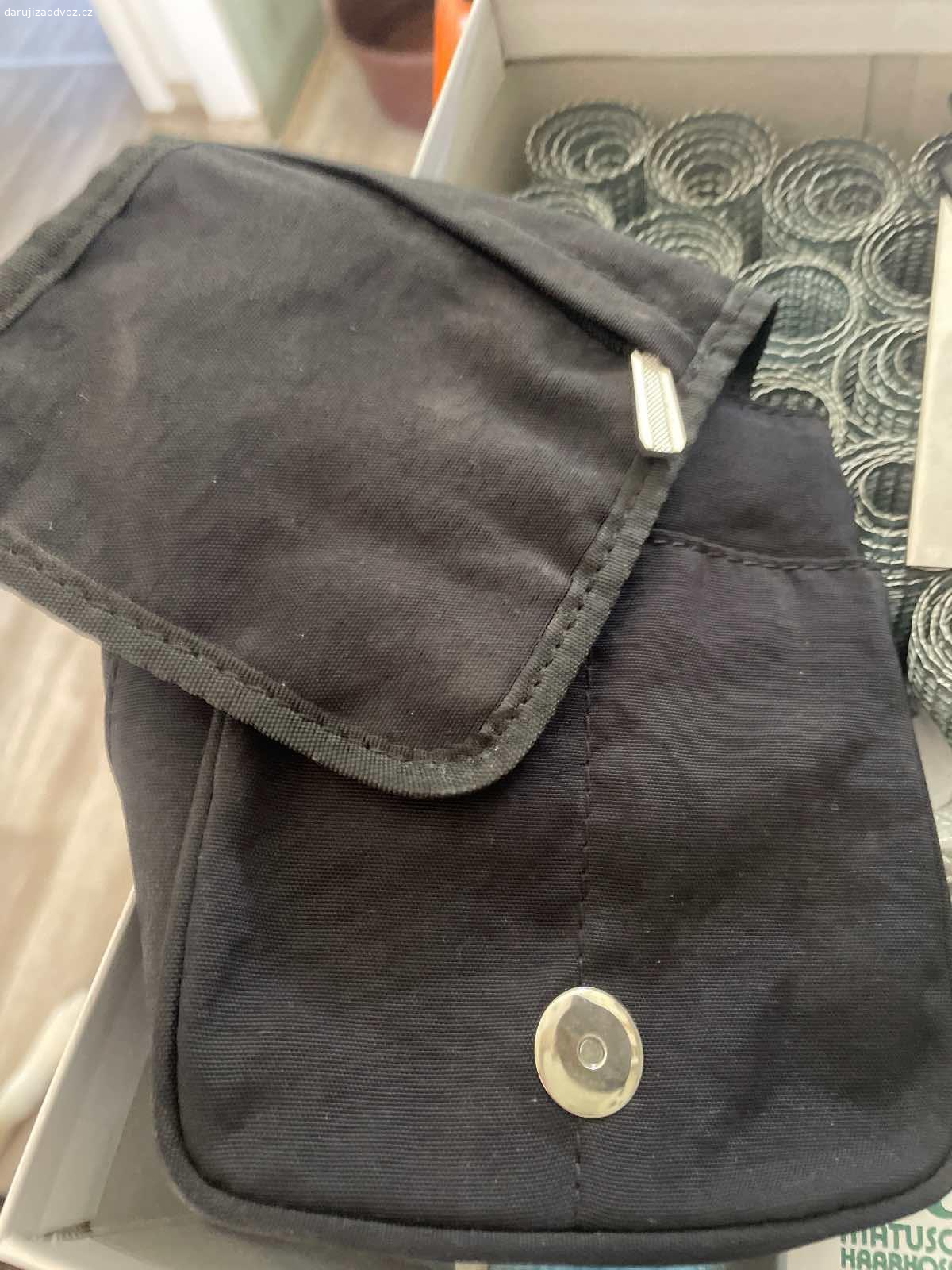 Daruji natáčky , břitvu,kartáče. Vhodné do prvního ročníku kadeřnice