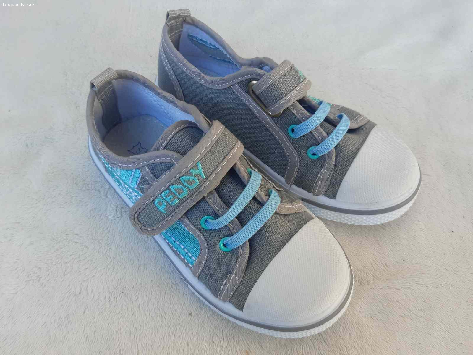 Daruji nenošené dětské plátěnky. Daruji nenošené dětské plátěné tenisky s gumovou špičkou. Velikost 27. Značka Peddy.