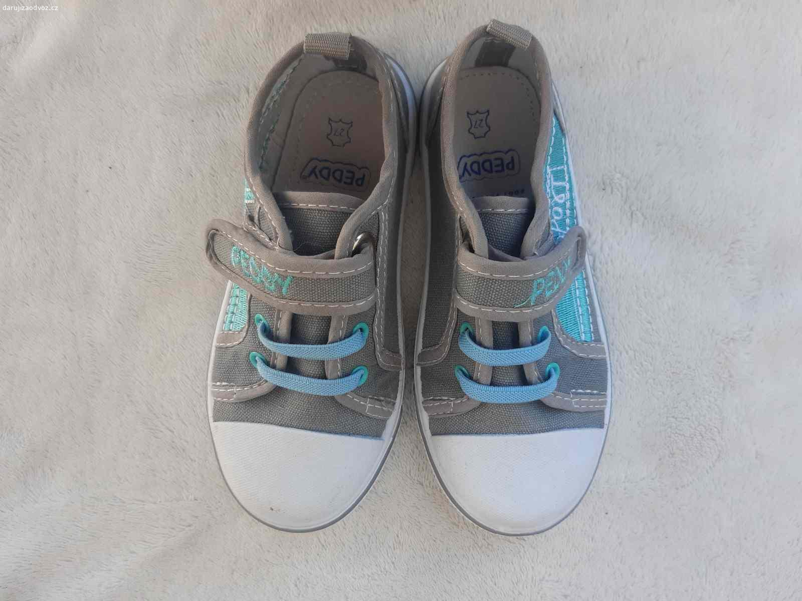 Daruji nenošené dětské plátěnky. Daruji nenošené dětské plátěné tenisky s gumovou špičkou. Velikost 27. Značka Peddy.