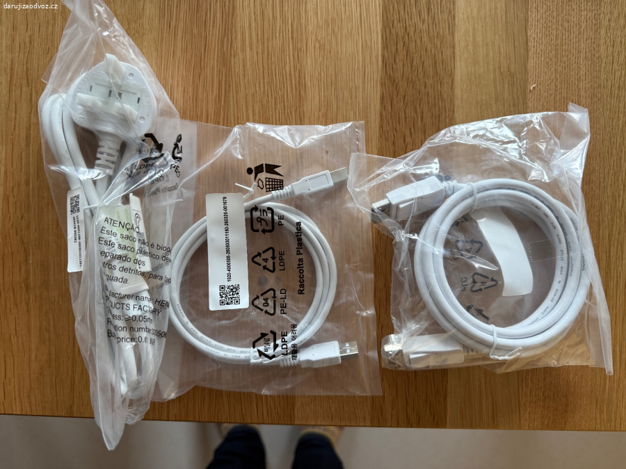 Daruji nove kabely USB, Display port a zdroj (UK)