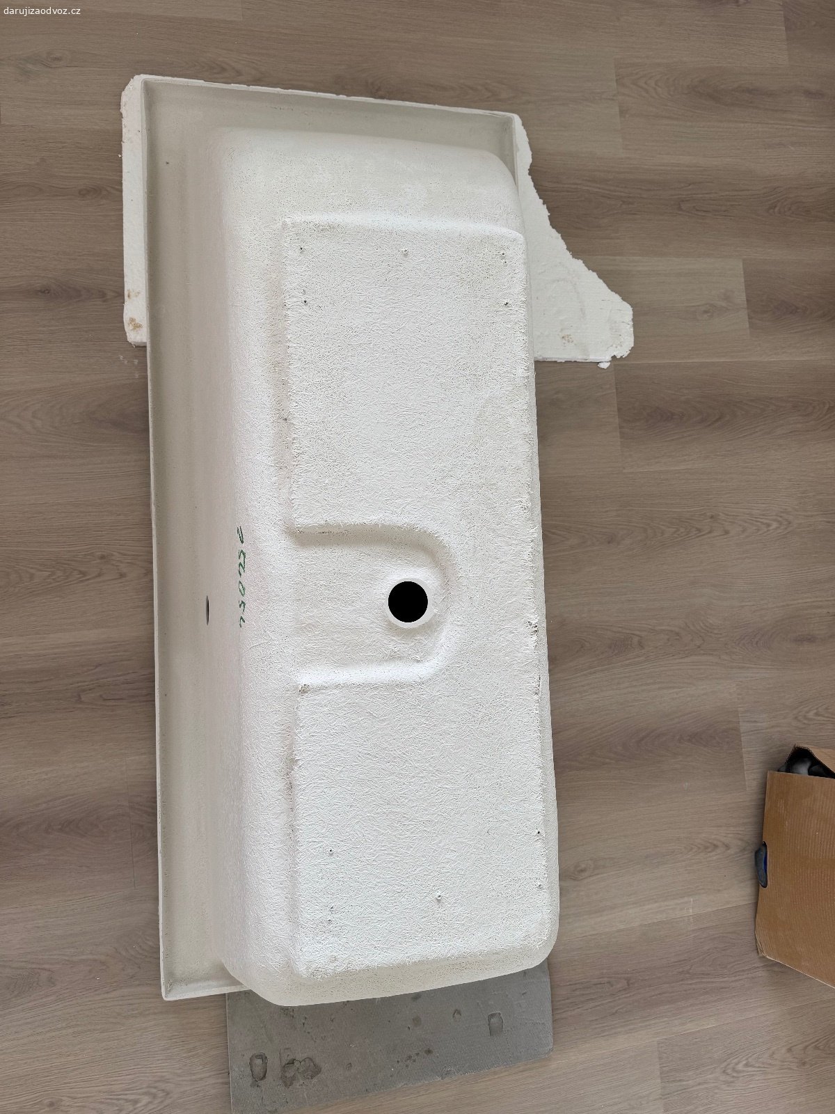 Daruji novou vanu polysan CLEO 160 × 70 cm. Daruji za odvoz vanu, která byla zakoupena do novostavby, ale nakonec jsme zvolili jiný typ, takže je zcela nepoužitá.

Osobní odběr Praha 4 Točná, ideálně tuto sobotu 12.9. dopoledne.