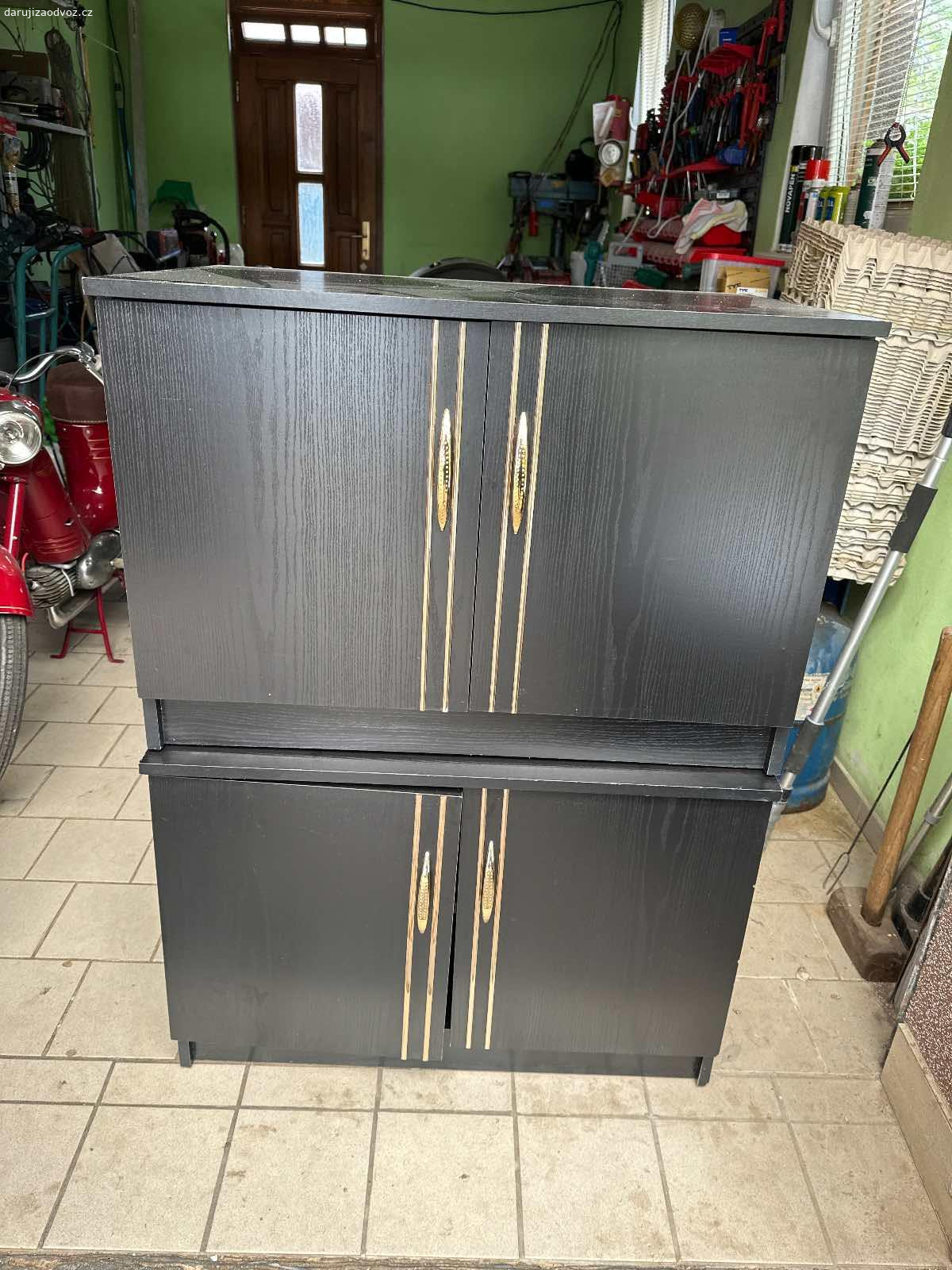 Daruji obývací stěnu nekompletni. Černá obývací stěna