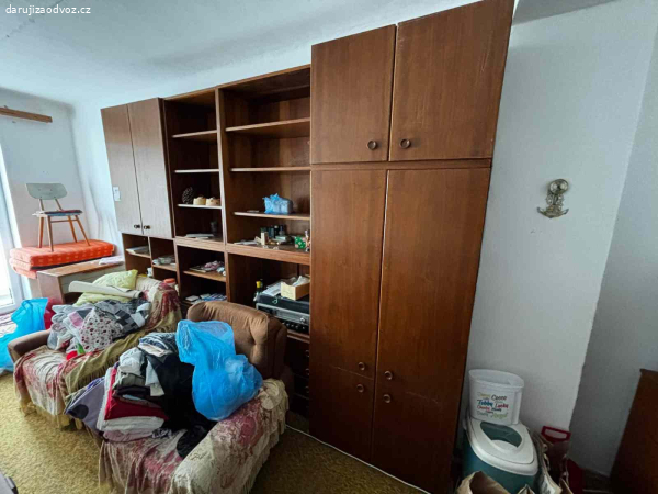 Daruji obývací stěnu, sedačku