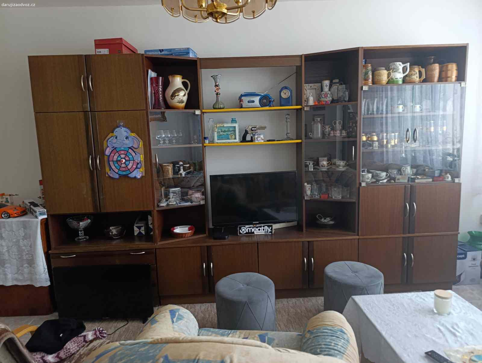 Daruji obývací stěnu. Zdarma daruji obývací stěnu