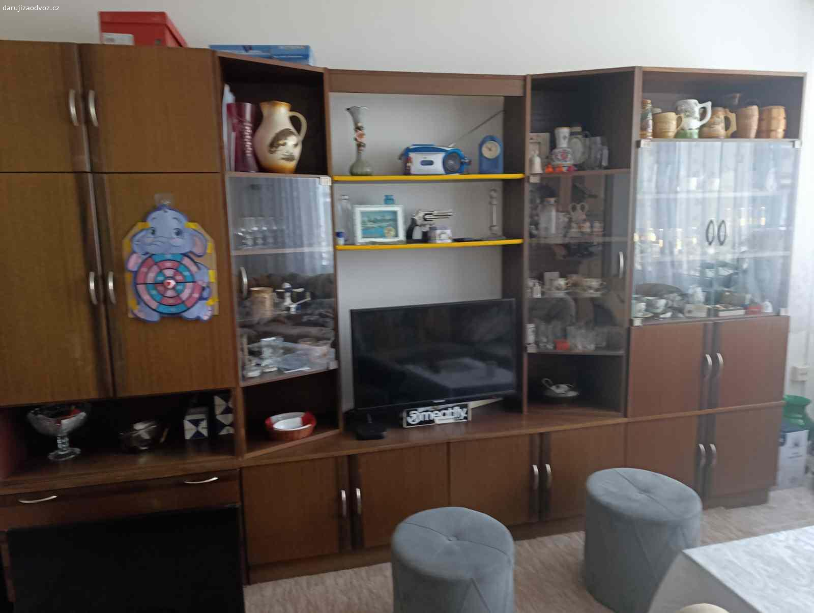 Daruji obývací stěnu. Zdarma daruji obývací stěnu