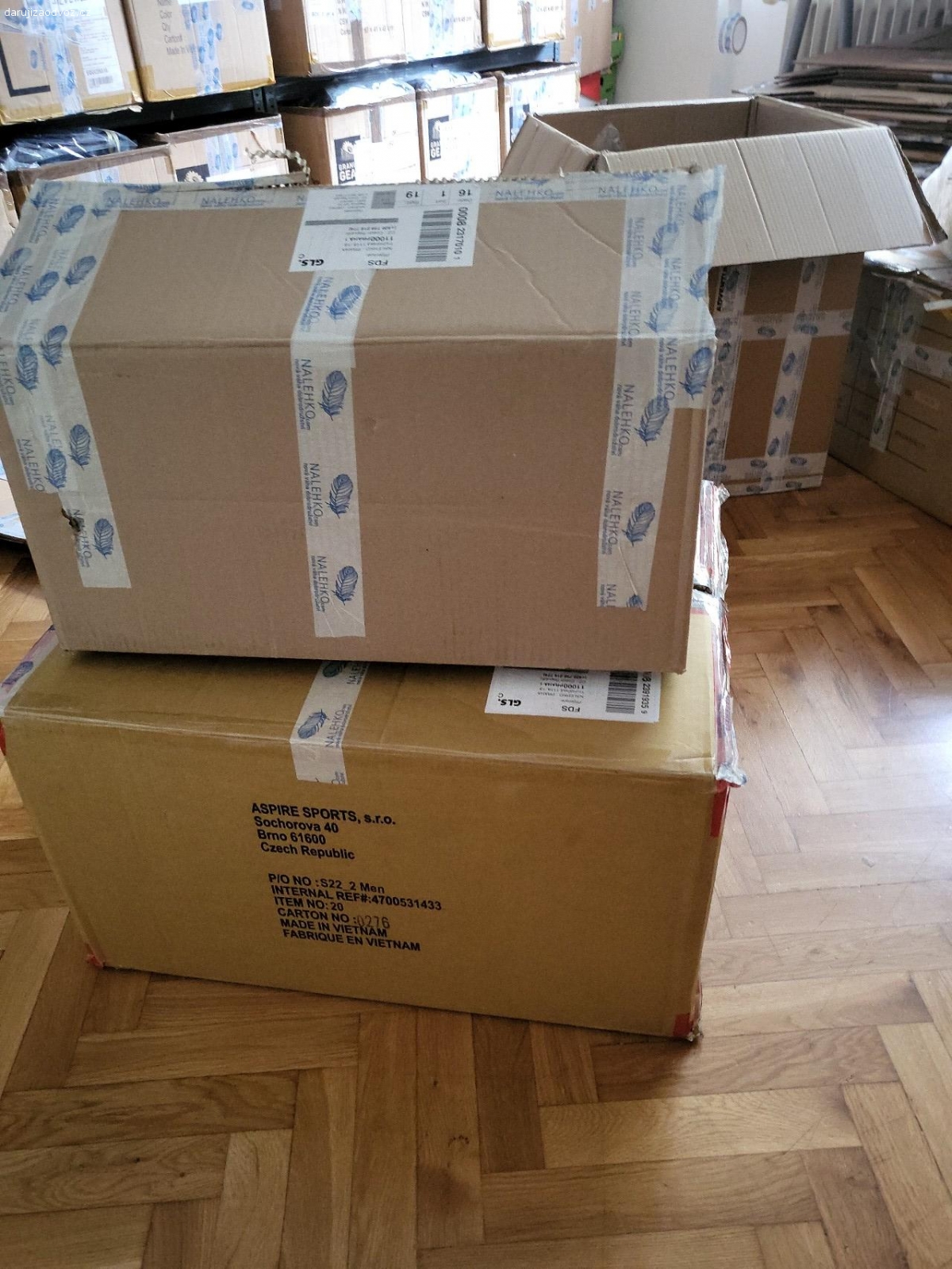 Daruji papírové krabice. Daruji papírové krabice, vhodné ke stěhování či uskladnění věcí, rozměry cca 90×60×40 cm. K vyzvednutí na Praze 1.
