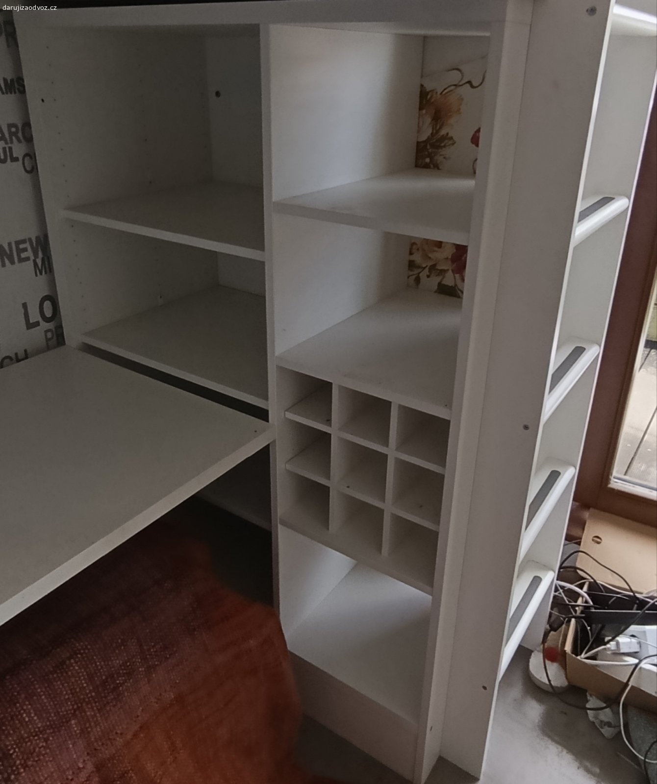 Daruji patrovou postel IKEA STUVA (SMÅSTAD). Daruji postel IKEA STUVA, v současnosti v nabídce IKEA jako SMASTAD. Postel je s psacím stolem a všechny úložné prostory jsou otevřené, bez dvířek. Postel je bez vad, pouze pár škrábanců způsobených běžným používáním. Možnosti sestavení jsou variabilní. Vyzvednutí v Hradci Králové. Rozloženo a nachystáno na odvoz.