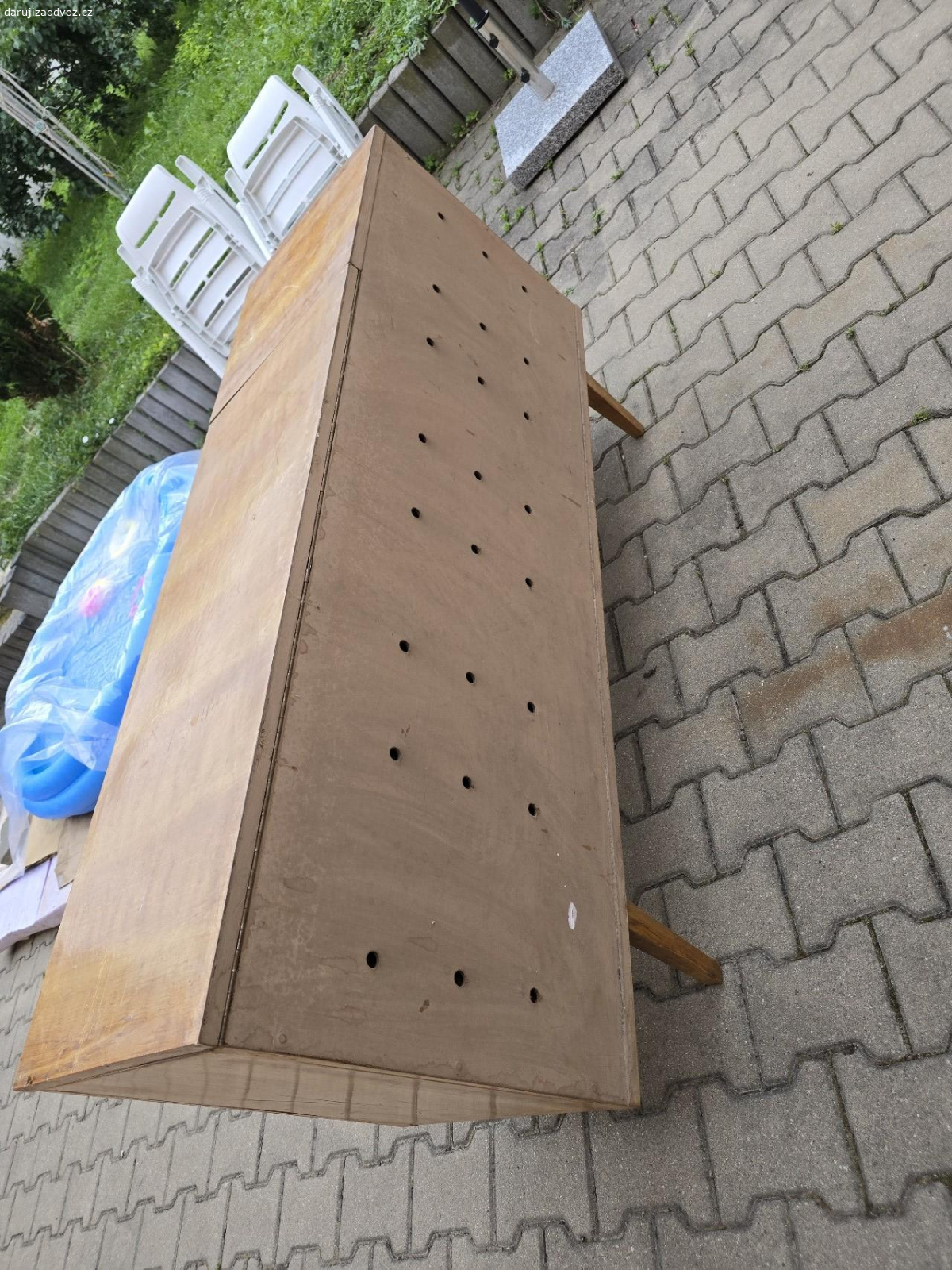 daruji peřiňák. daruji peřiňák viz foto, jedna noha nestabilní