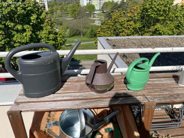 Daruji plastové konvice