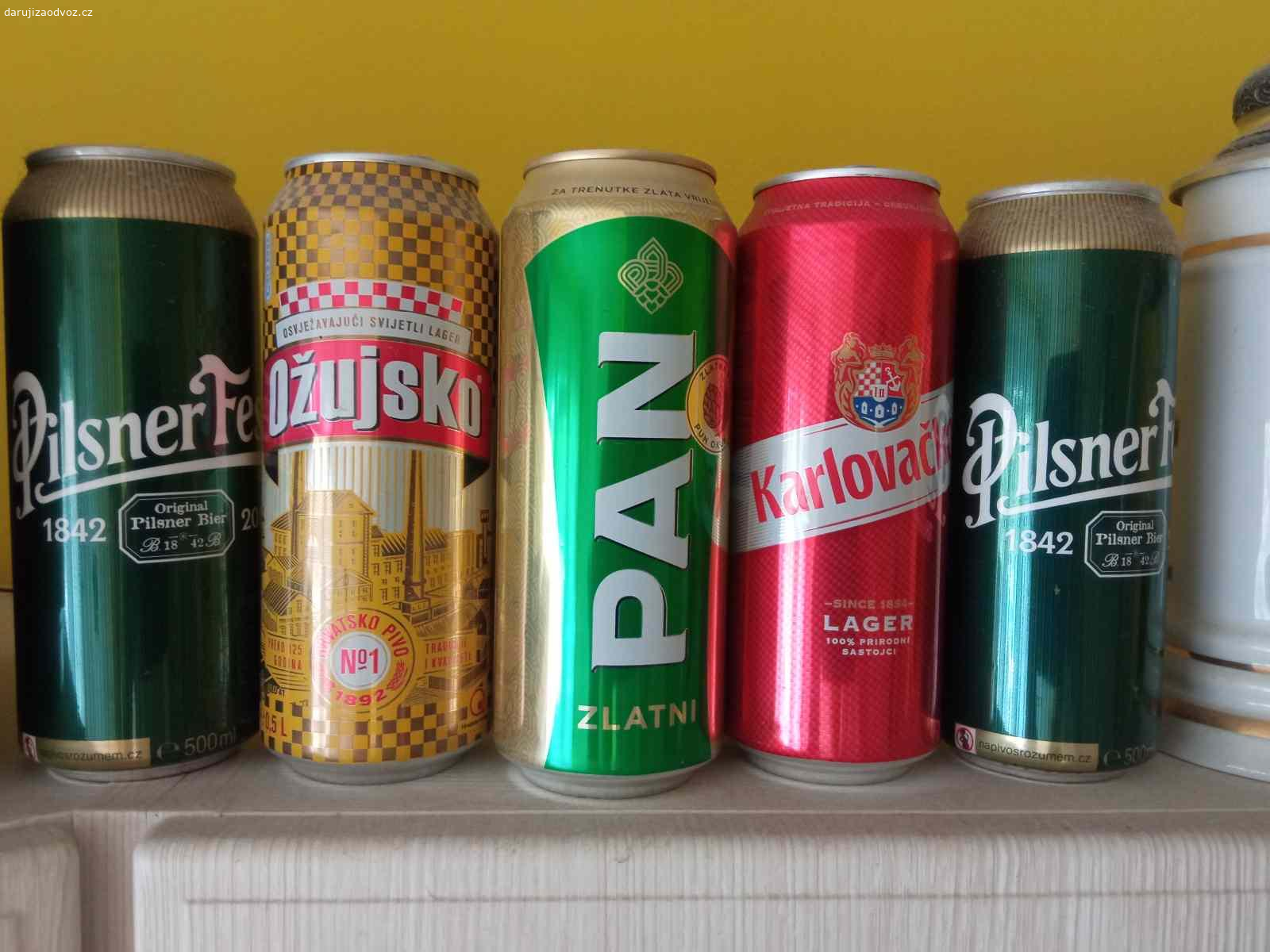 Daruji plechovky. Nabízím plechovky od 12° piva Pilsner Urquell z dózy a z výročí založení plzeňské várky. Taky  chorvatská piva a sklo.
Dohromady, než to skončí v popelnici.