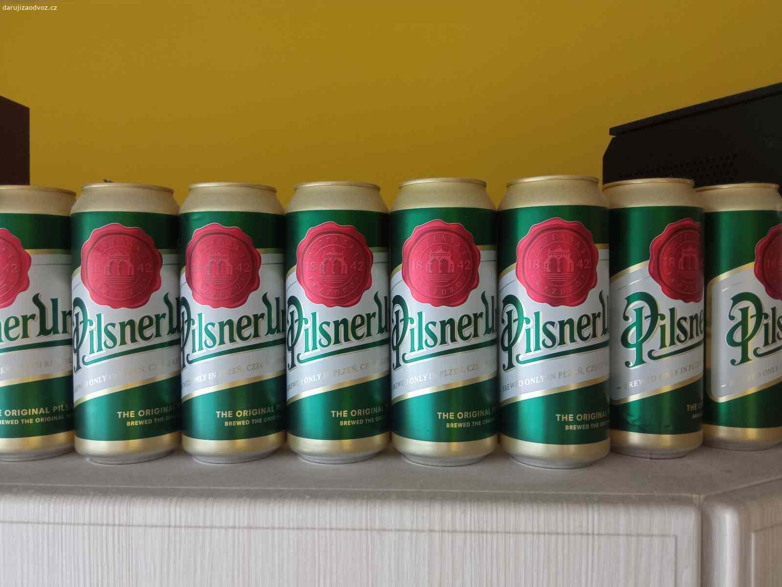 Daruji plechovky. Nabízím plechovky od 12° piva Pilsner Urquell z dózy a z výročí založení plzeňské várky. Taky  chorvatská piva a sklo.
Dohromady, než to skončí v popelnici.