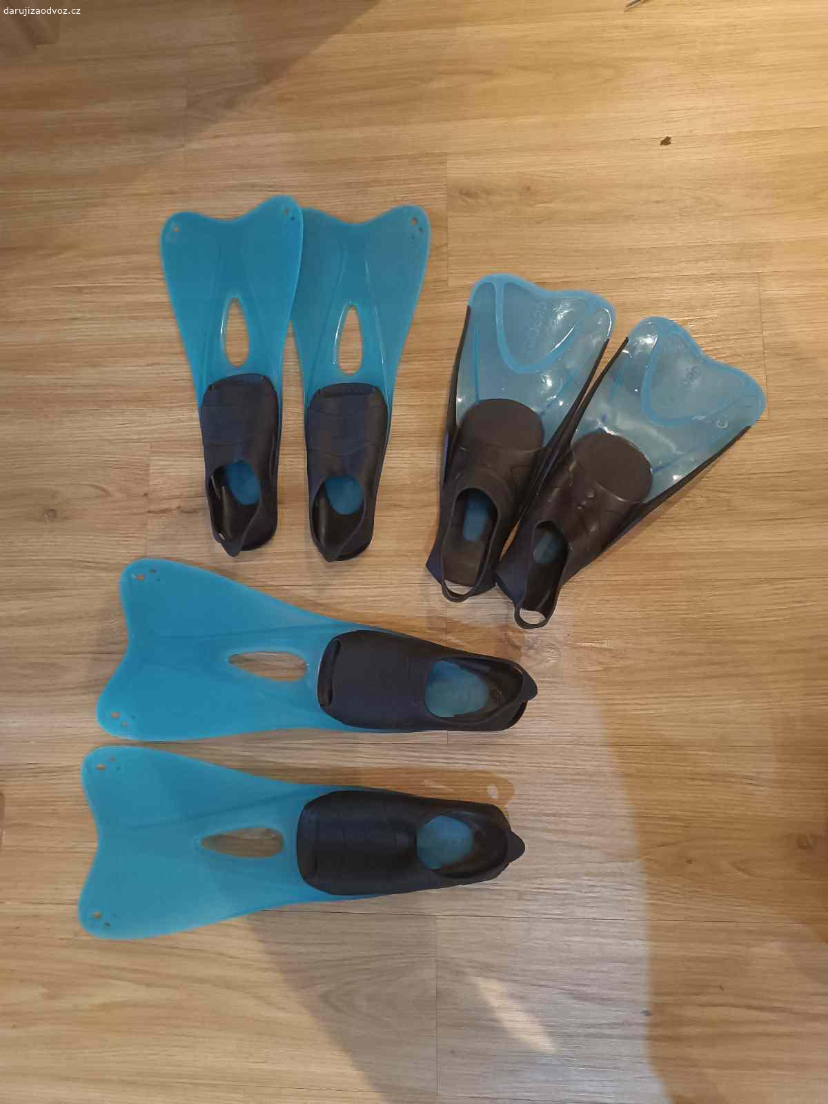 Rezervace Daruji ploutve a boty do vody pro děti. Daruji troje ploutve a dvoje boty do vody, vel. 31 a 32. Ploutve vel. 30/31, 28-30, 31/32. Používané, ale nezničené.