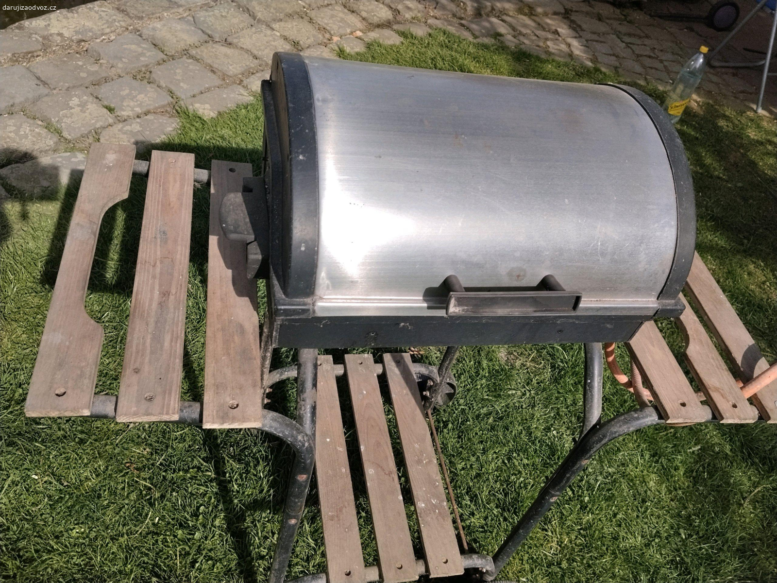 Daruji plynový gril. Daruji za odvoz delší dobu nepoužívaný plynový gril