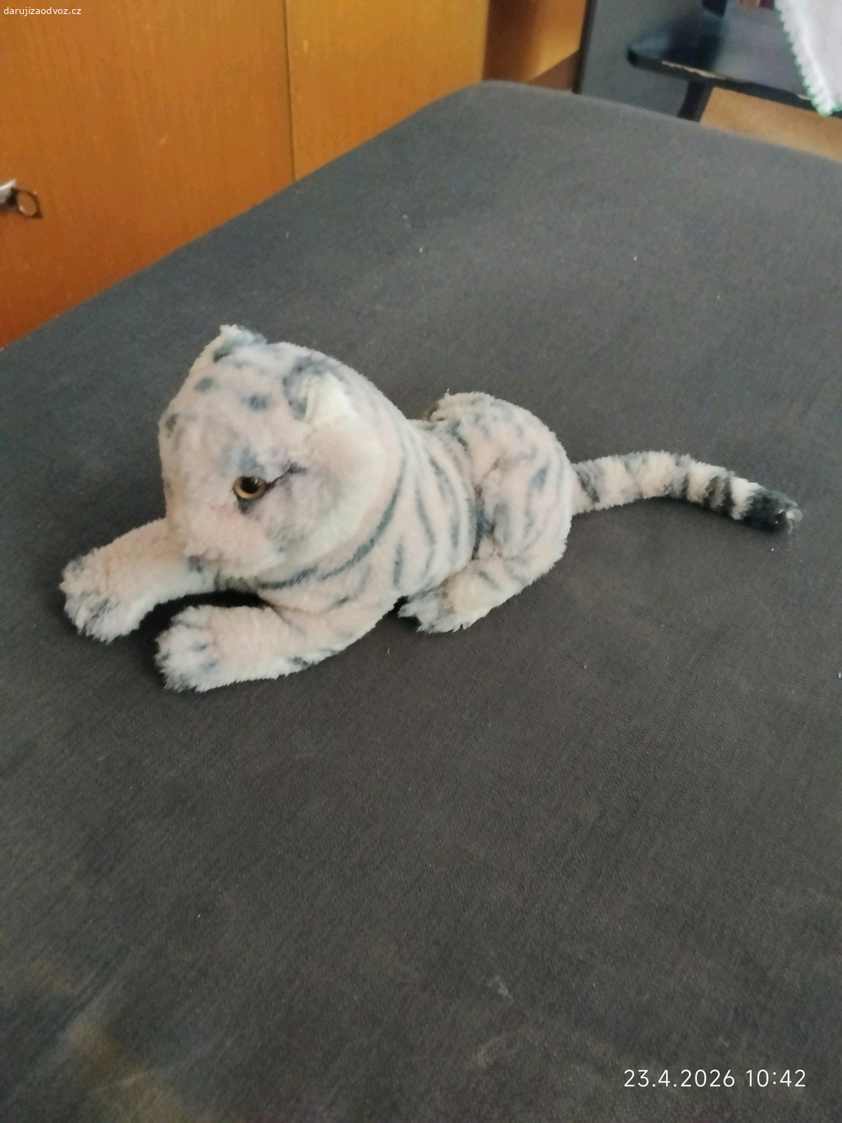 daruji plyšáky. daruji plyšáky 1×ovečka plyšák a 1× tygr plyšák někomu na doma do pokojíčku pro děti