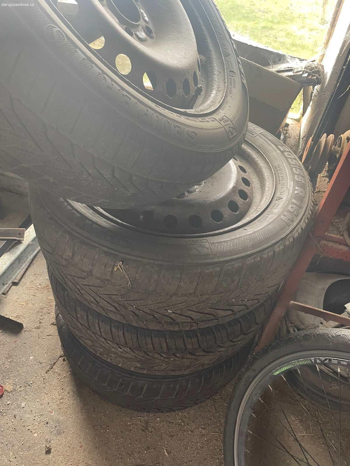 Daruji pneu i s diskem.. daruji za odvoz pneumatiky,ještě na jednu sezónu.