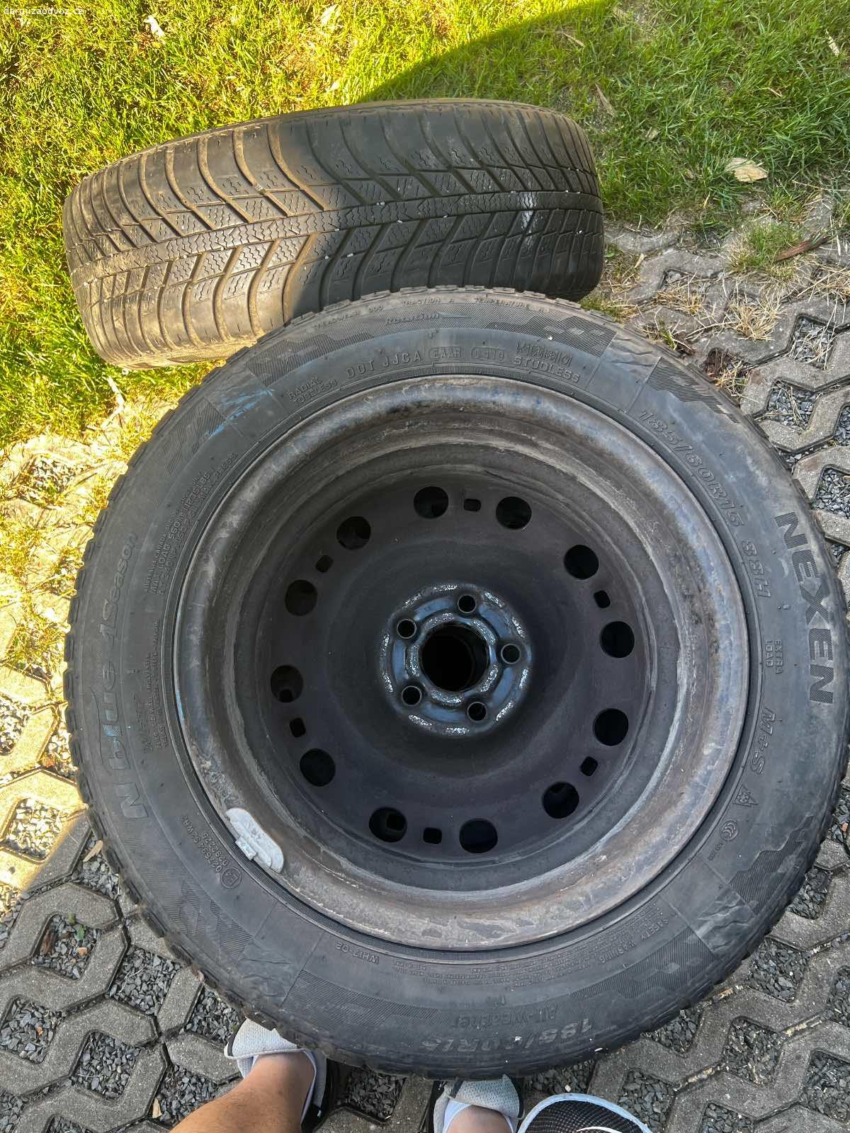 Daruji pneu. Za drobnost pro syna. 
 jako celek  celoroční pneumatiky NBlue 4 season 185/60R15 88H DOT 0419
Vzorky: 4,9 5,9 5,8 5,4