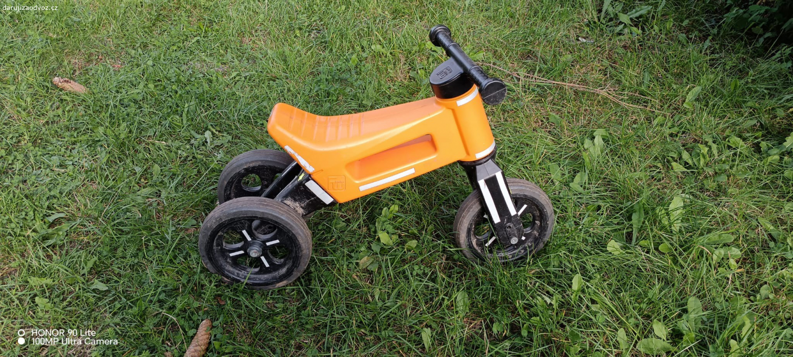 daruji po dětech ze zahrádky. zubní pasta Elmex potěší, ale není podmínkou...:-)