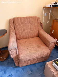 Daruji pohodlná zachovalá retro křesla