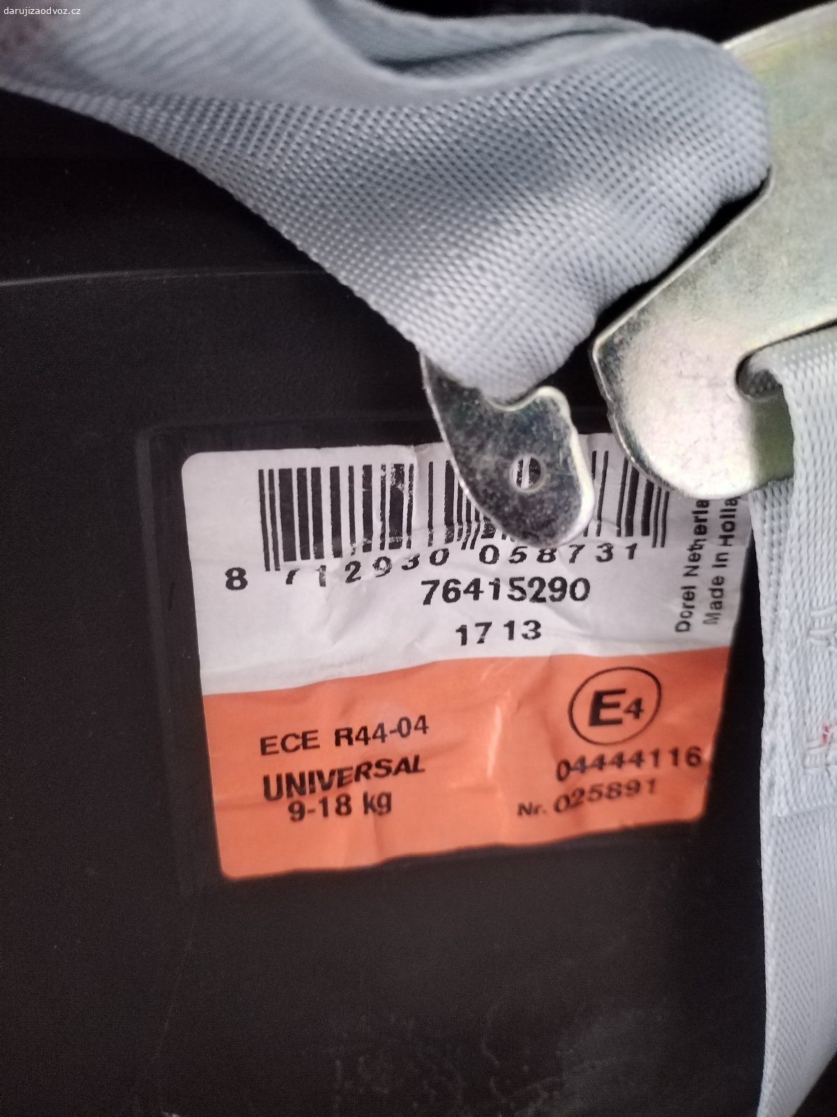 Daruji pokračovací autosedačku. Daruji za odvoz autosedačku pro dítě 9-18kg, zn. Maxi Cosi, nutno oprat potah, jinak ještě může posloužit. Nebourana, jenom delší dobu stála v garáži