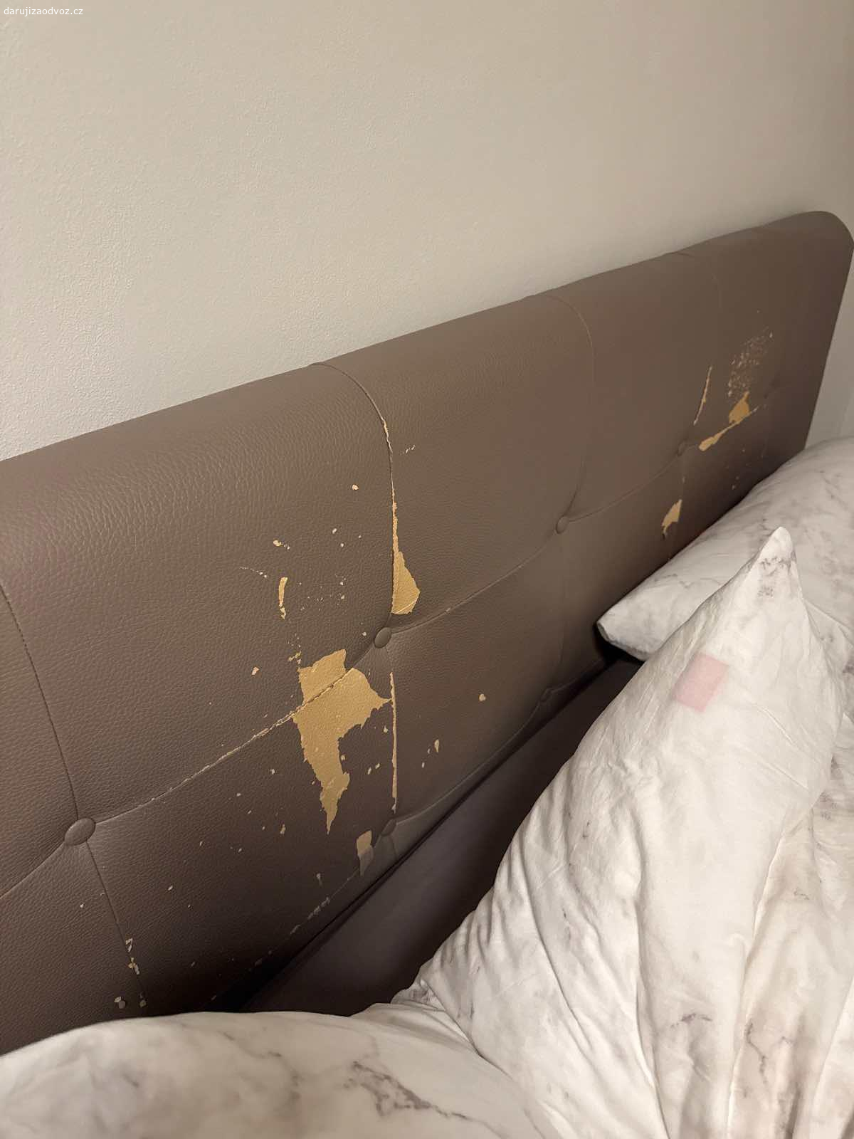 Daruji postel za odvoz. Postel manzelska 180x200, velky ulozny prostor s rosty bez matraci.