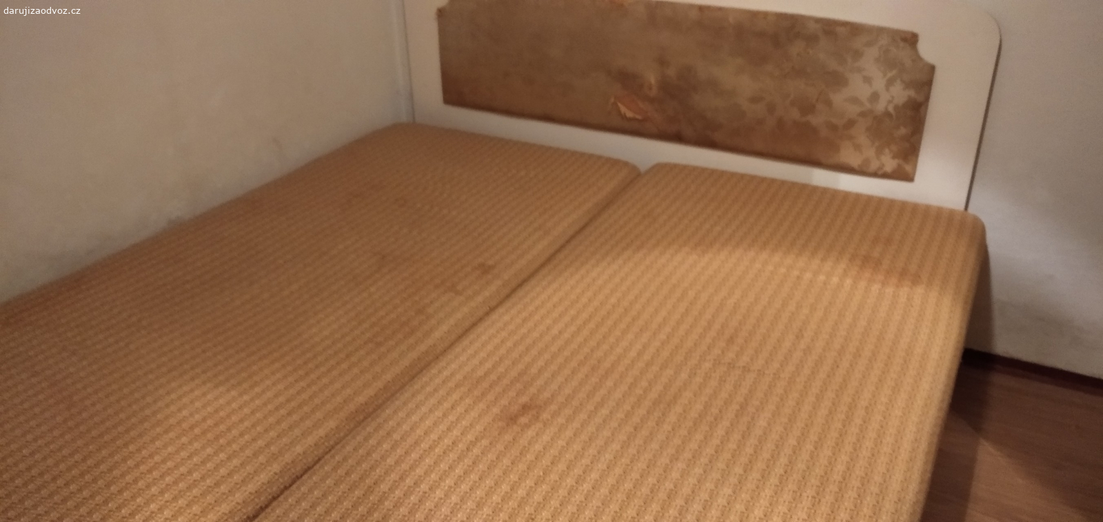 Daruji postel. Daruji za odvoz manželskou postel s úložným prostorem. Rozměry šířka 170cm, délka 204cm.