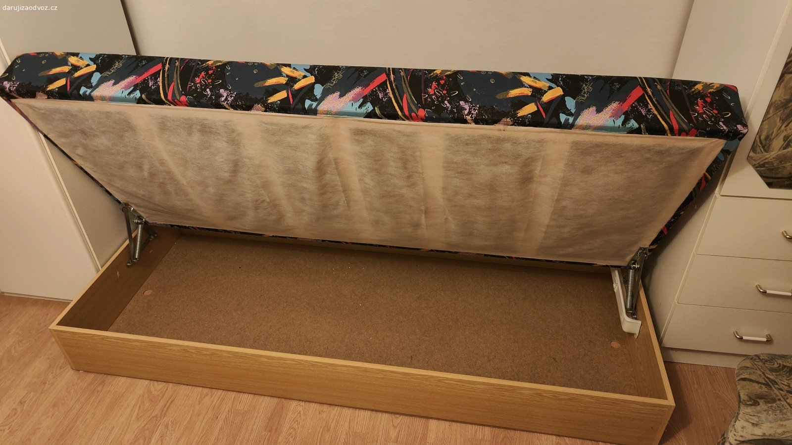 Daruji postel. Daruji postel za odvoz
rozměry: 195x85x40