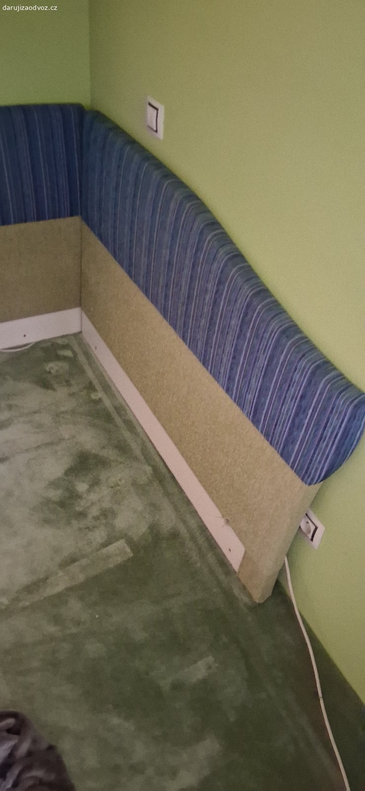 Daruji postel. Daruji postel s úložným prostorem, odvoz nutný do dvou hodin, jinak to jde do SD.
