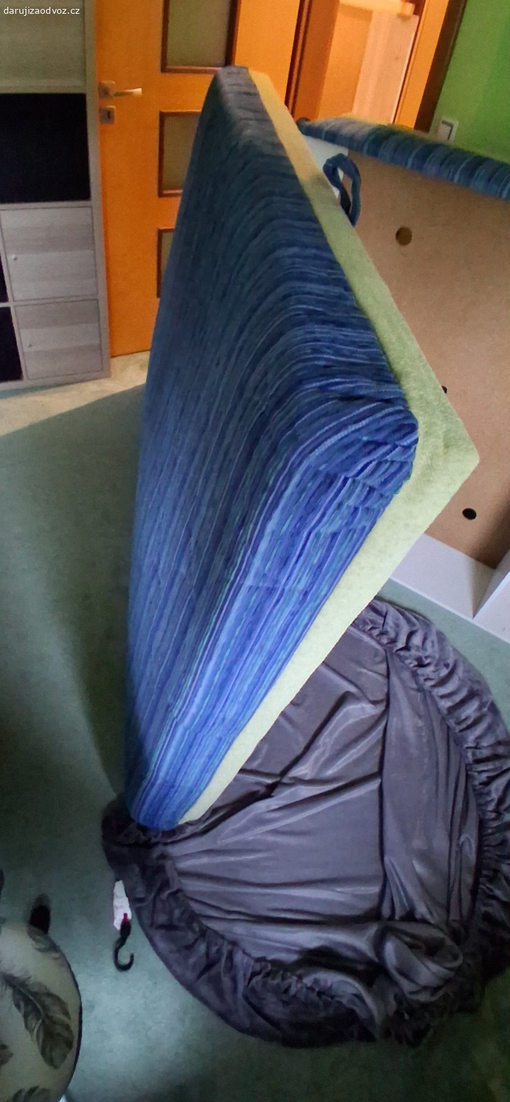 Daruji postel. Daruji postel s úložným prostorem, odvoz nutný do dvou hodin, jinak to jde do SD.