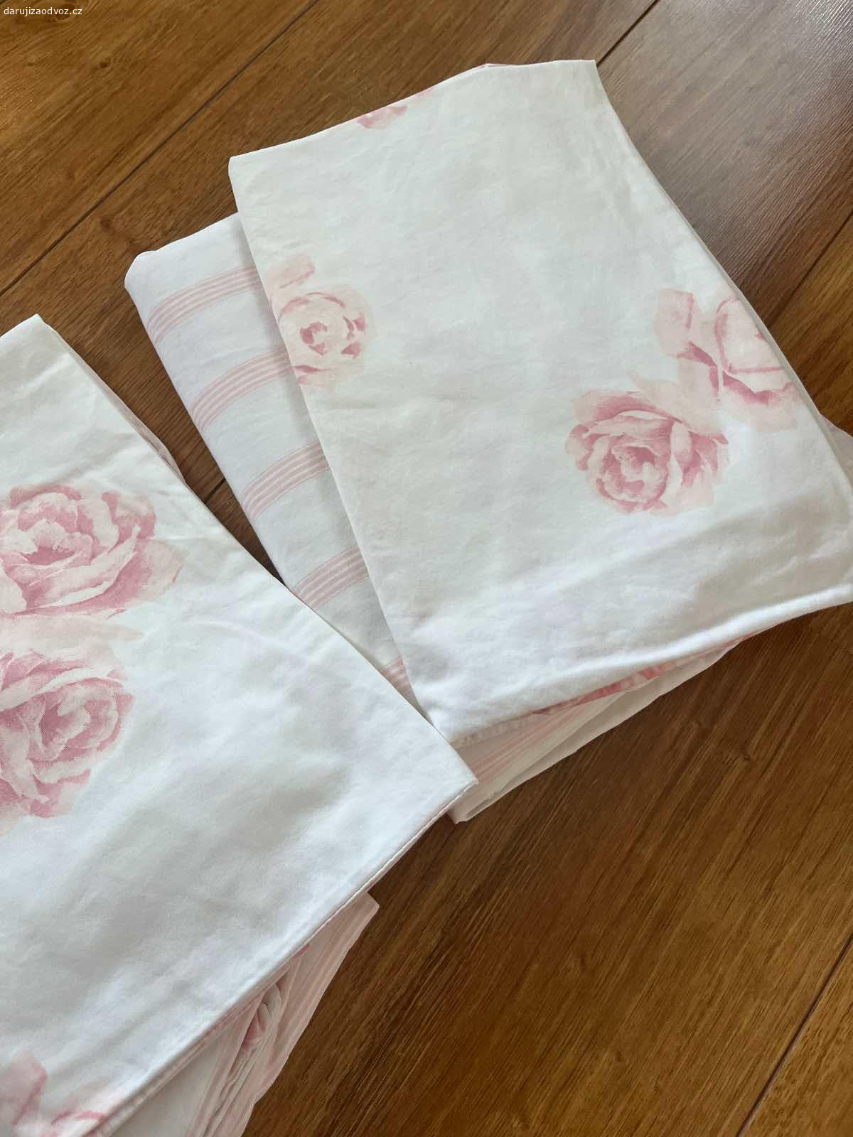 Daruji povlečení na dvojlůžko. Daruji příjemné, bavlněné povlečení na dvojlůžko. Klasické rozměry. Posílám přes zasilkovnu.