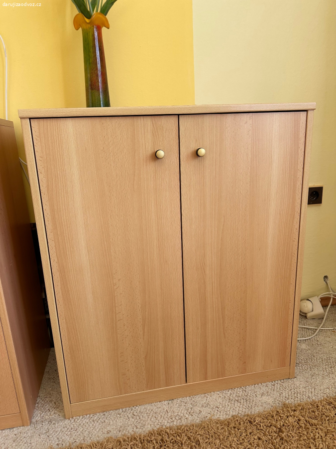 Daruji pracovní stůl, židli a skříňku