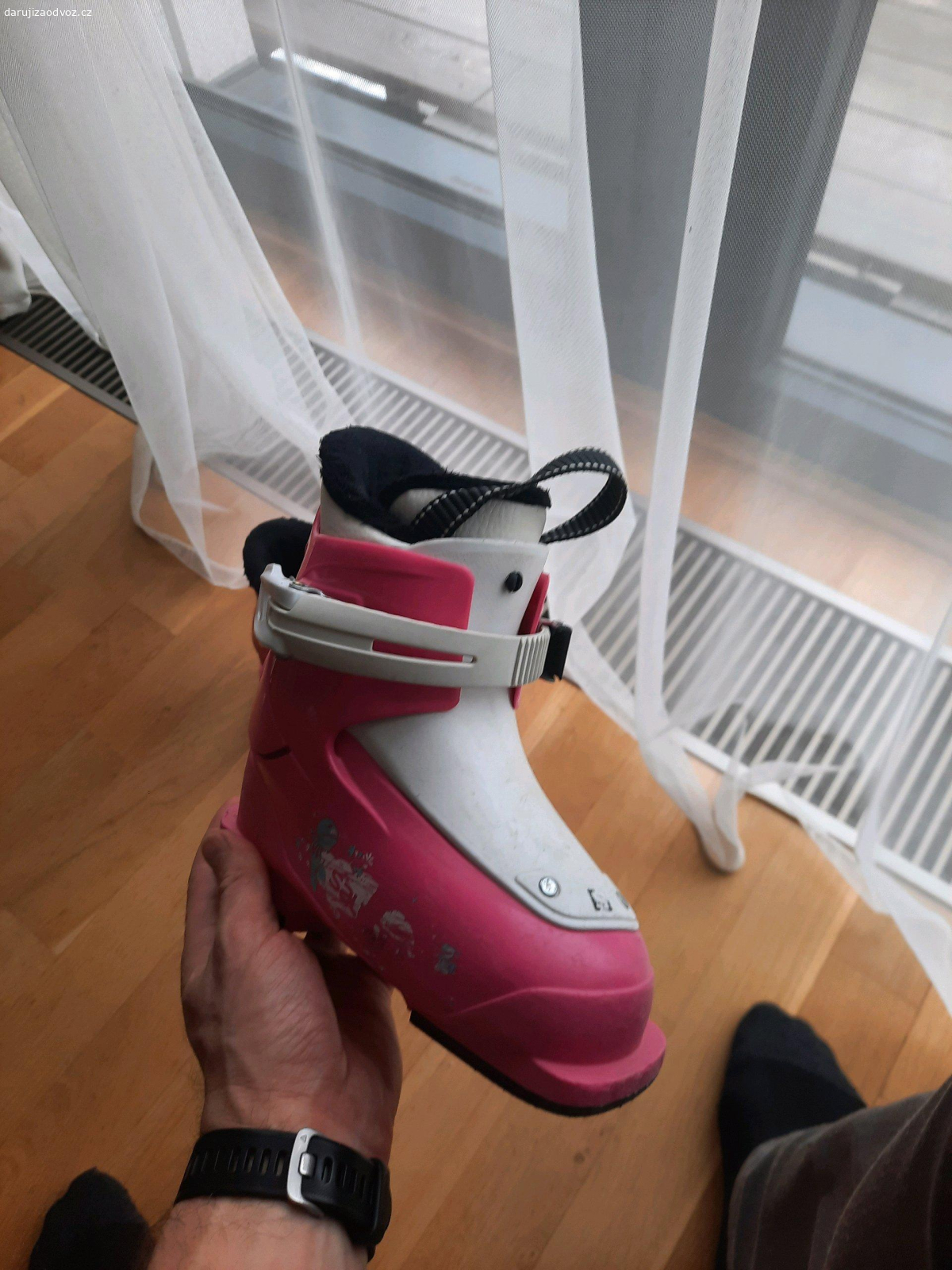 Daruji přeskáče vel. 18. Přeskáče, dětské lyžáky viz. foto