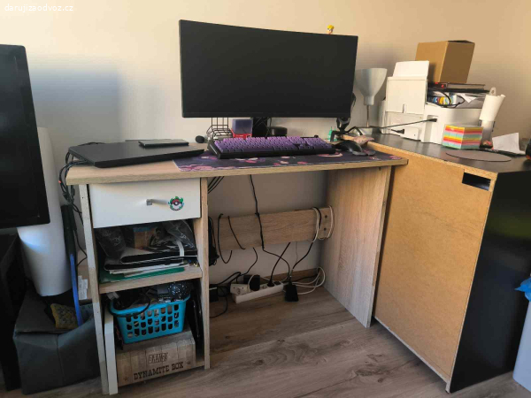 Daruji psací stůl za odvoz