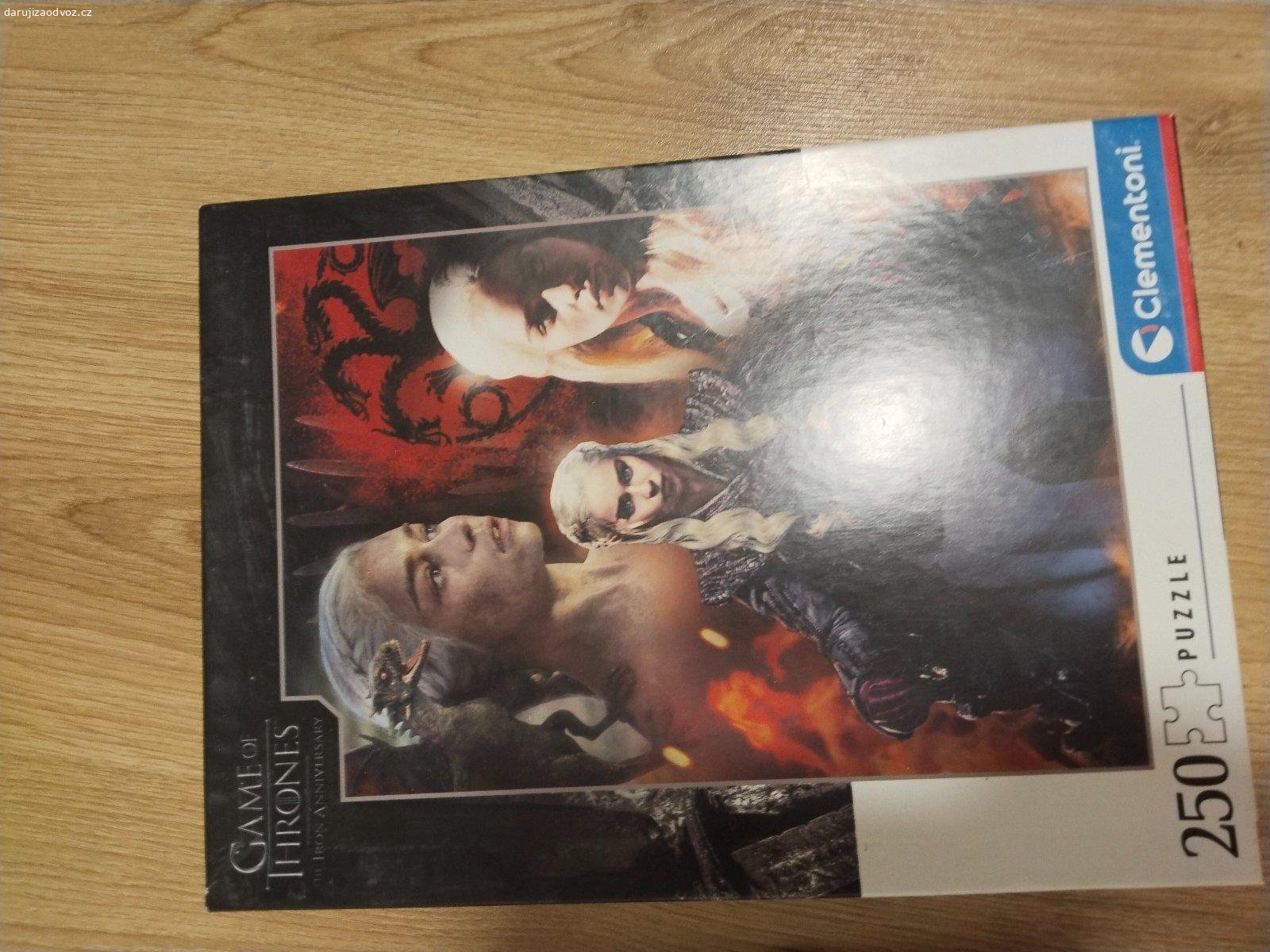 Daruji puzzle. Puzzle Karlštejn a puzzle Game od Thrones. Málo používaný, lze vystavit.