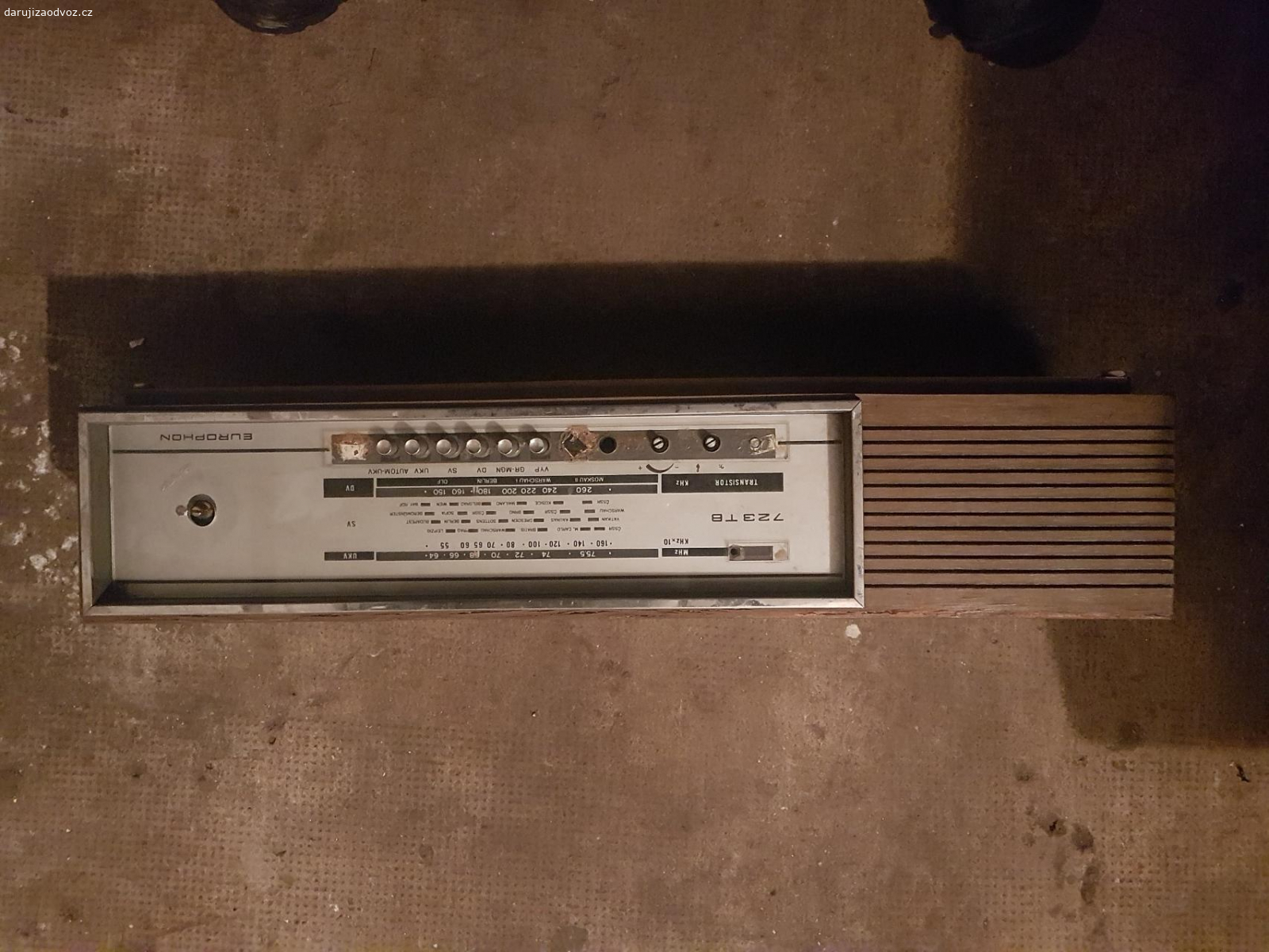 Daruji rádio stolní na díly. volat nebo SMS