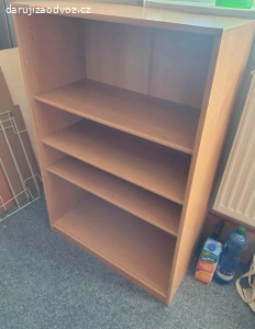 Daruji regálovou skříň
