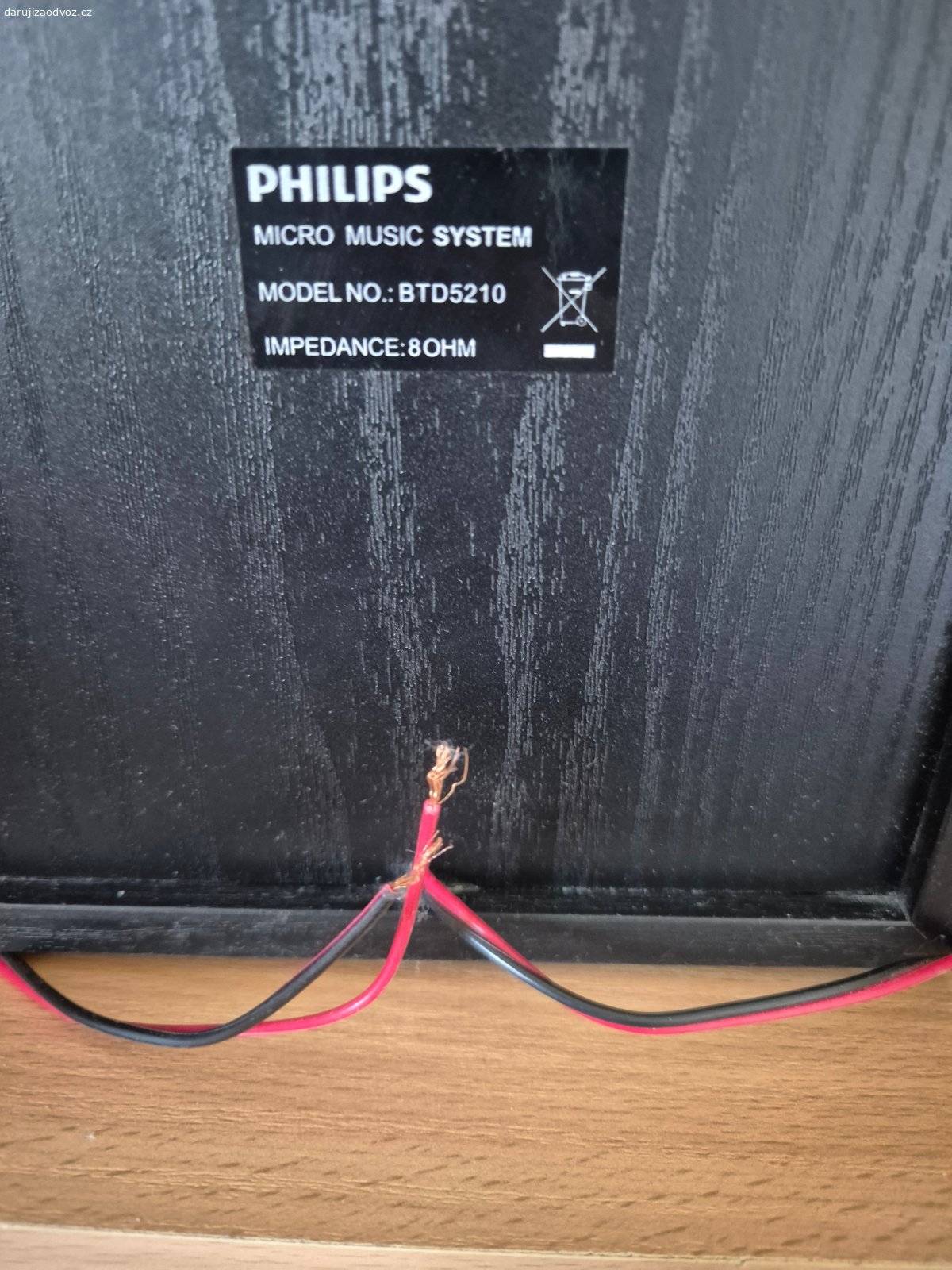 Daruji reproduktory Philips. Reprobedny Philips BTD5210. Š 16 cm, v 23,4 cm, h 20,5 cm.